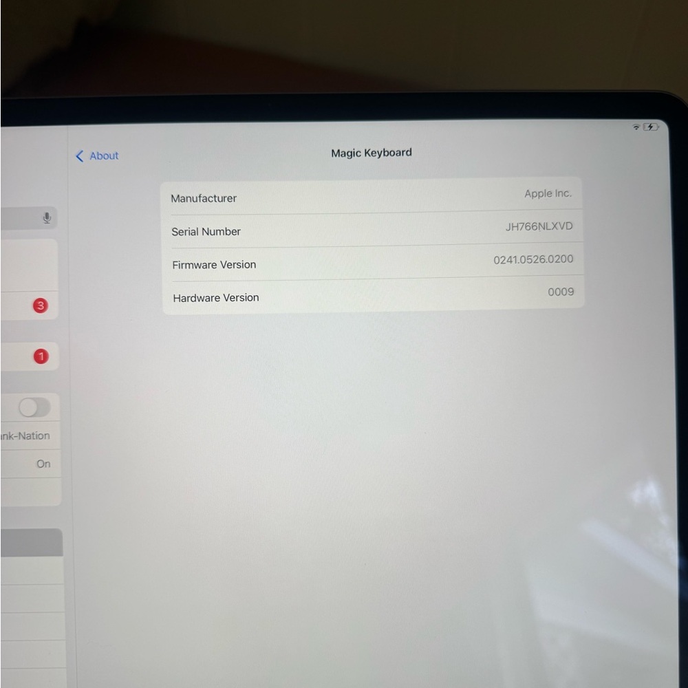 iPad Air M2 with Magic Keyboard Folio case and AirPod bundle - Picture 7 of 11